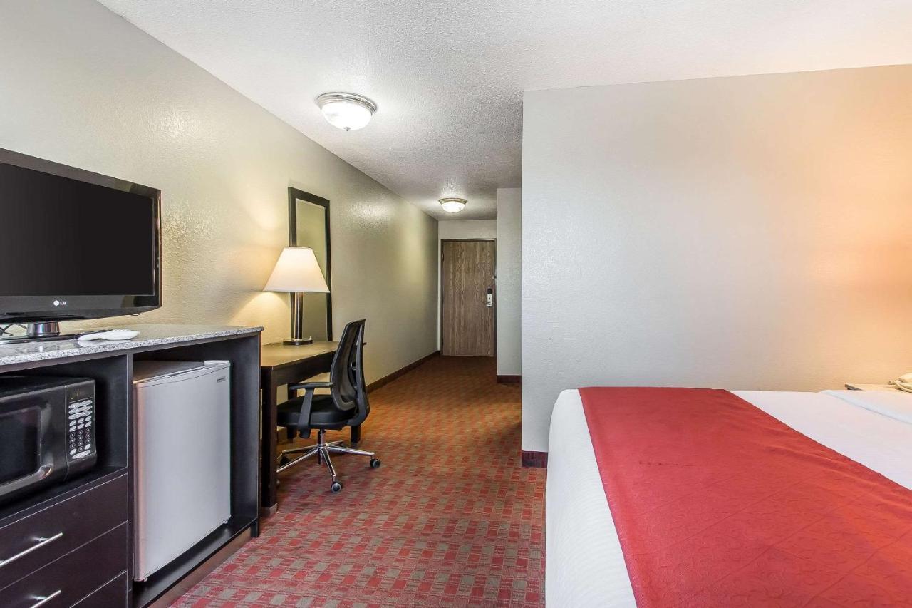 Quality Inn&Suites La Vergne Extérieur photo