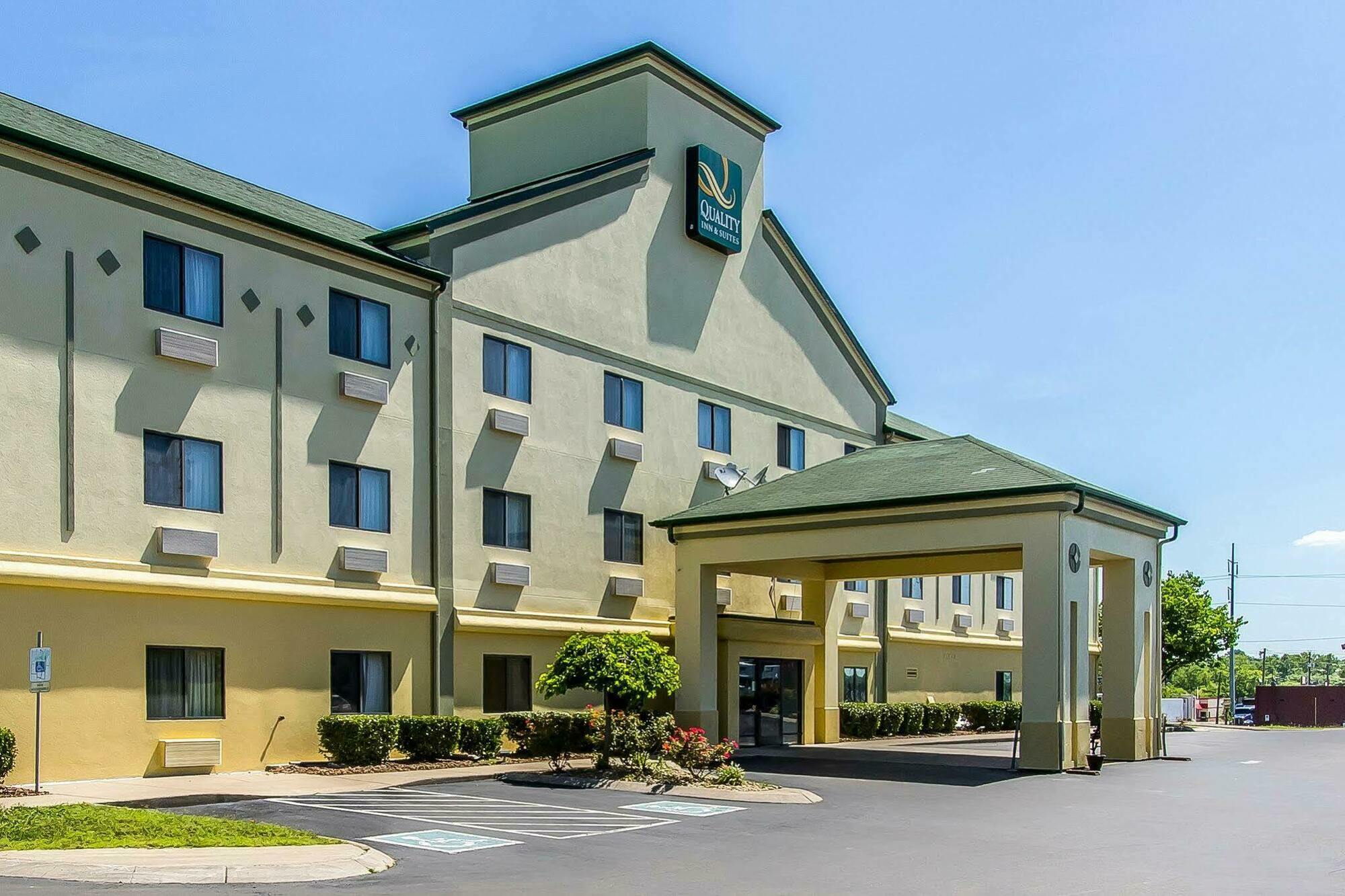 Quality Inn&Suites La Vergne Extérieur photo