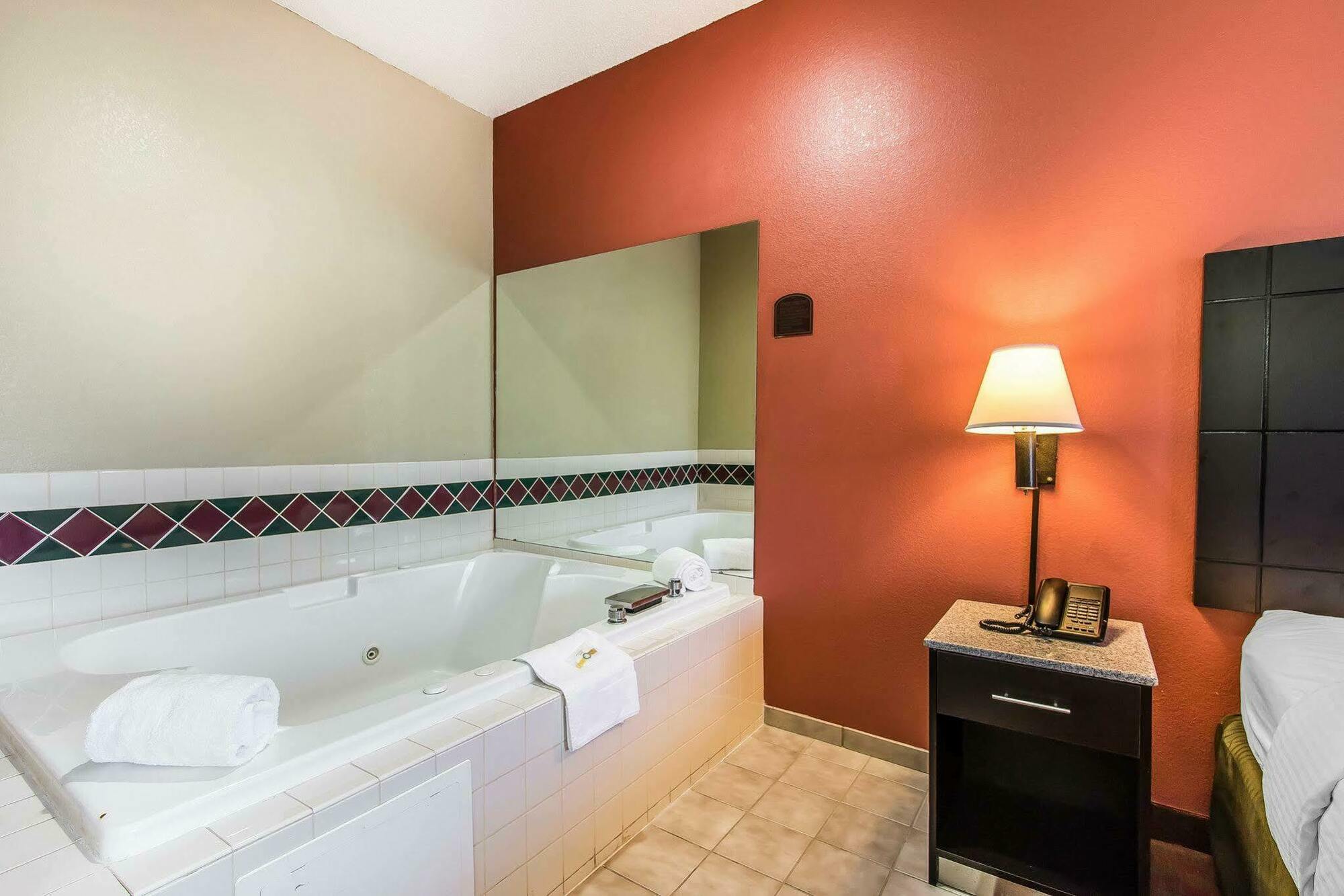 Quality Inn&Suites La Vergne Extérieur photo
